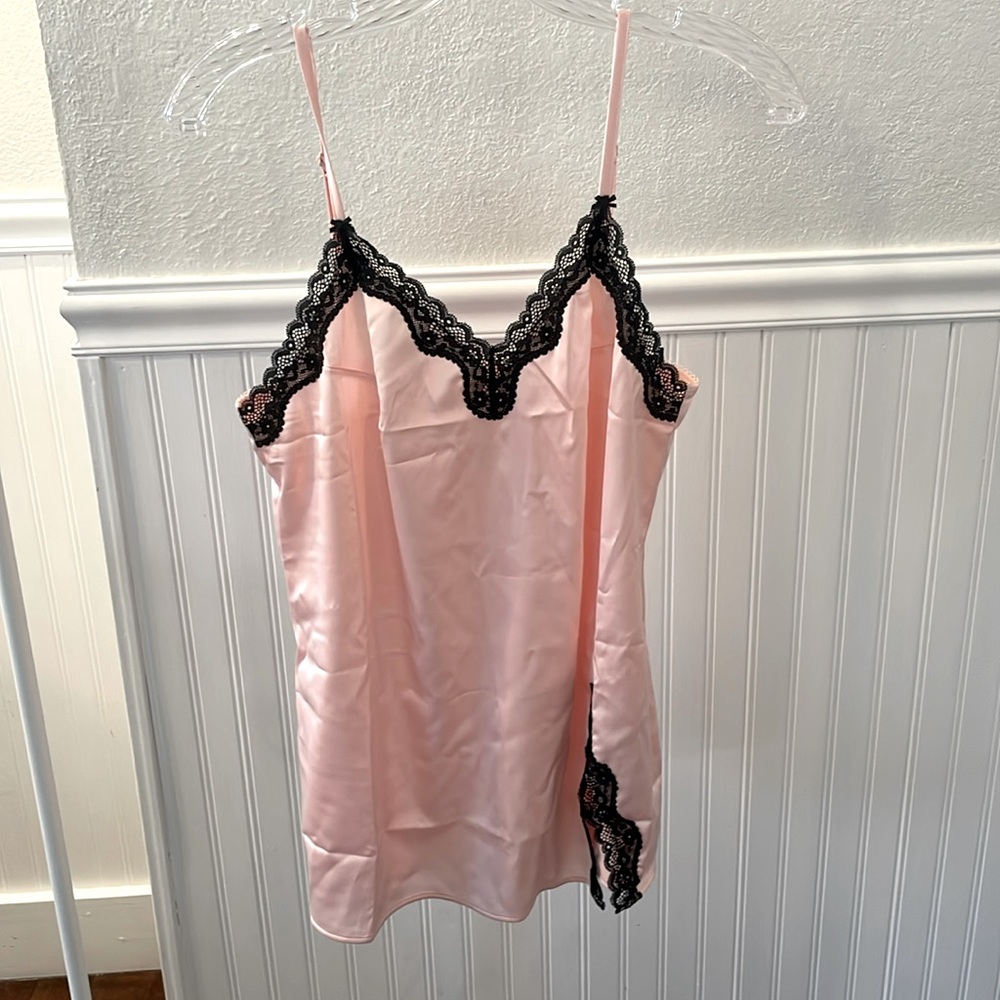 NWT - Victoria’s Secret lace trim mini slip - large
